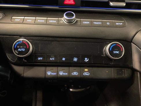 Used 2024 Hyundai Elantra SEL image 30