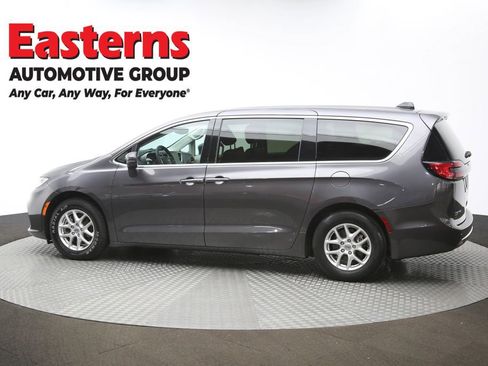 Used 2023 Chrysler Pacifica Touring-L image 63
