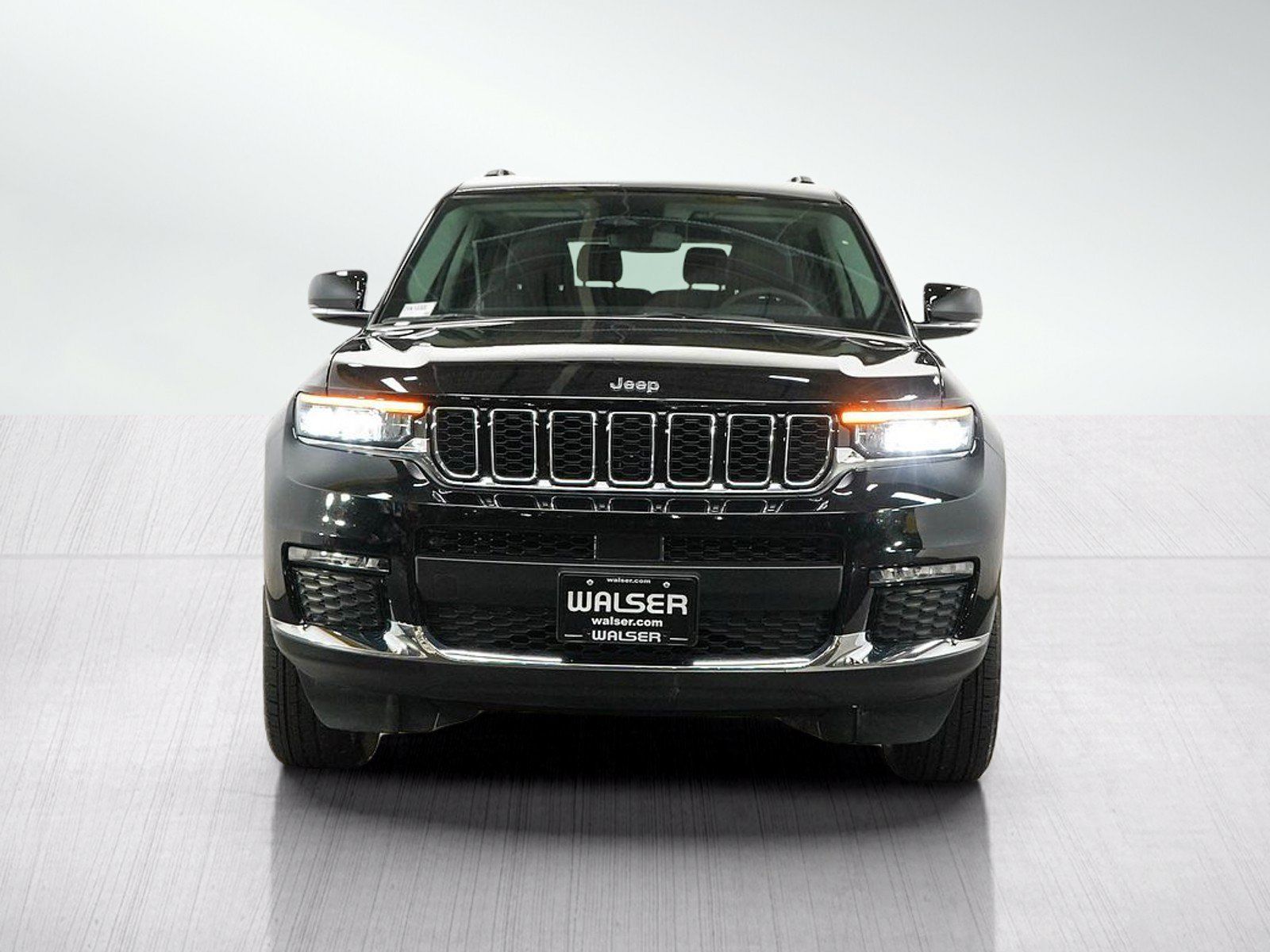 Used 2023 Jeep Grand Cherokee L Limited AWD/4WD image 10