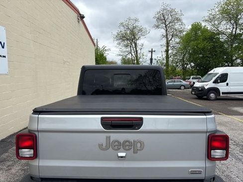 Used 2022 Jeep Gladiator Overland w/ Popular Equipment Package AWD/4WD image 4