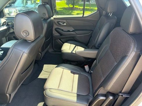 Used 2024 Chevrolet Traverse High Country AWD/4WD image 17