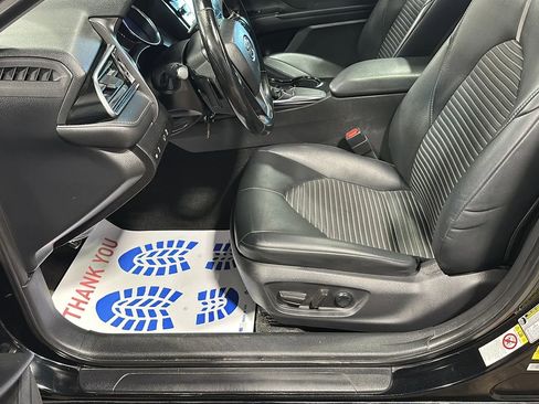 Used 2019 Toyota Camry SE w/ Carpet Mat Package FWD image 9