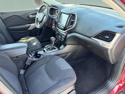 Used 2017 Jeep Cherokee Latitude FWD image 19