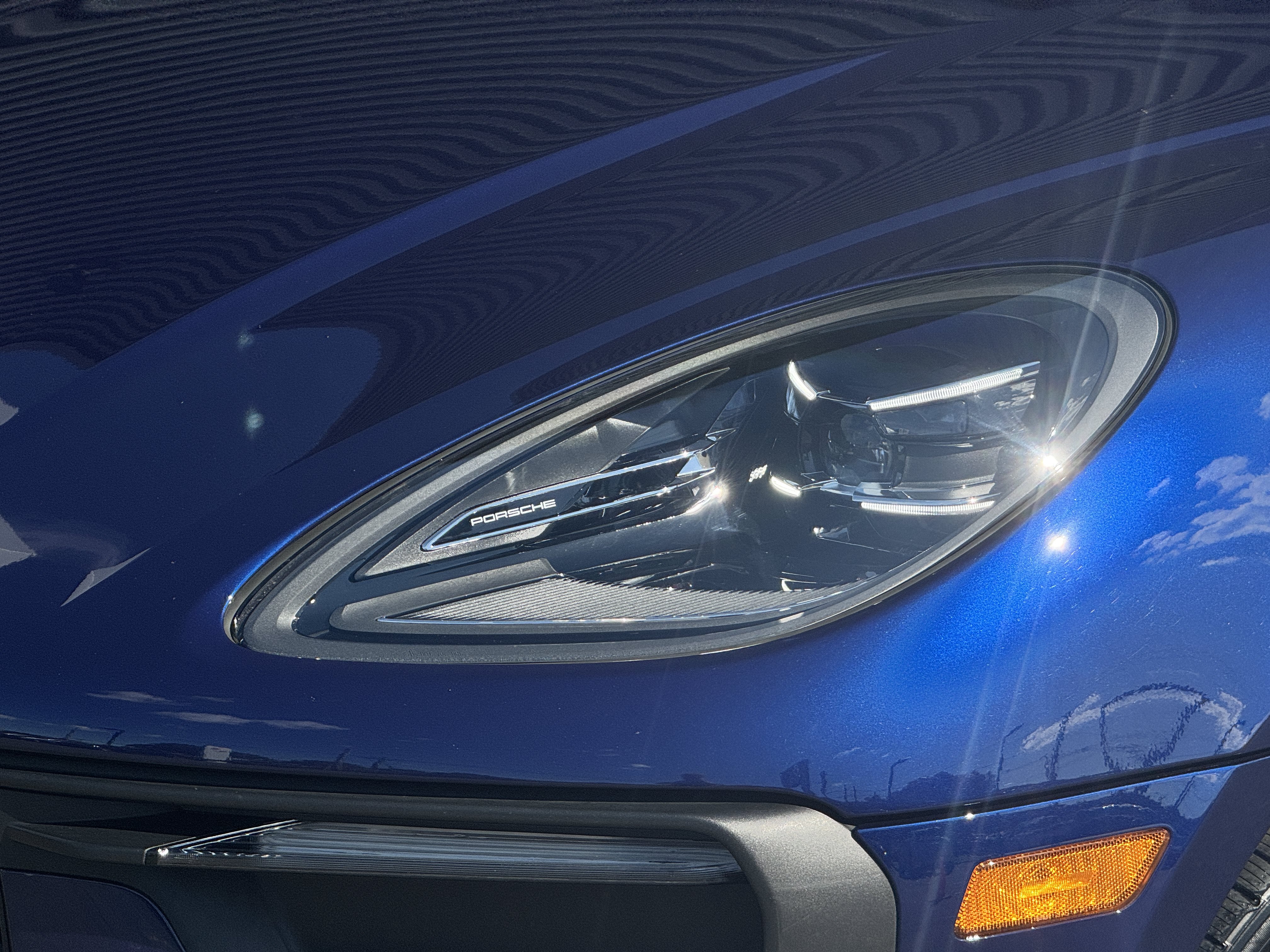 Certified 2023 Porsche Macan AWD/4WD image 15