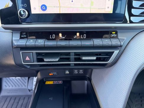 Used 2025 Toyota Camry SE FWD image 23