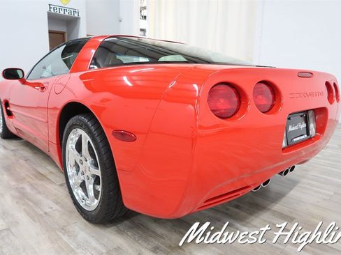 Used 2002 Chevrolet Corvette Coupe w/ Preferred Equipment Group2 RWD image 19