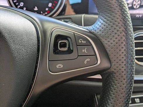 Used 2018 Mercedes-Benz E 400 4MATIC Sedan image 5