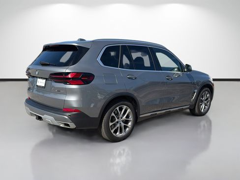 Used 2026 BMW X5 xDrive40i w/ Parking Assistance Package AWD/4WD image 3