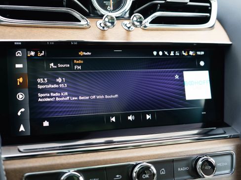 Used 2023 Bentley Bentayga image 24