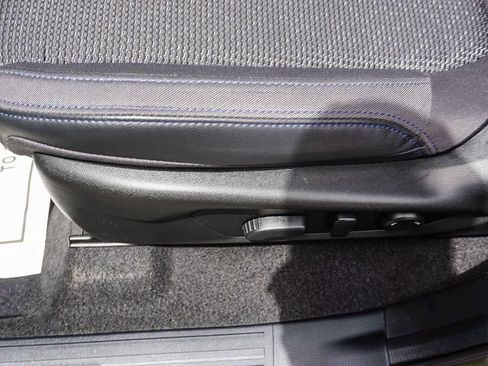 Certified 2025 Subaru Forester Premium AWD/4WD image 19