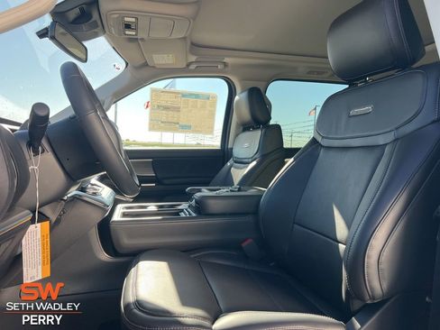 New 2025 Ford Expedition Platinum w/ Driver's Package image 17