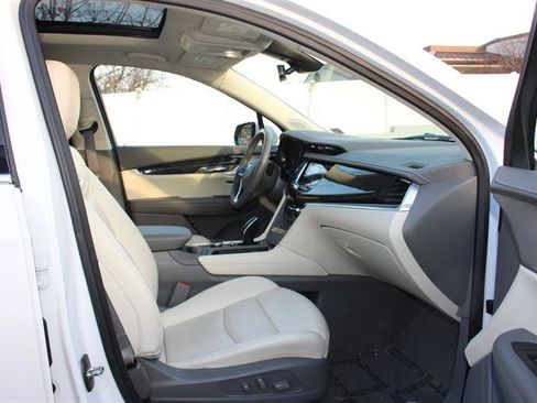 Used 2022 Cadillac XT6 Premium Luxury image 14