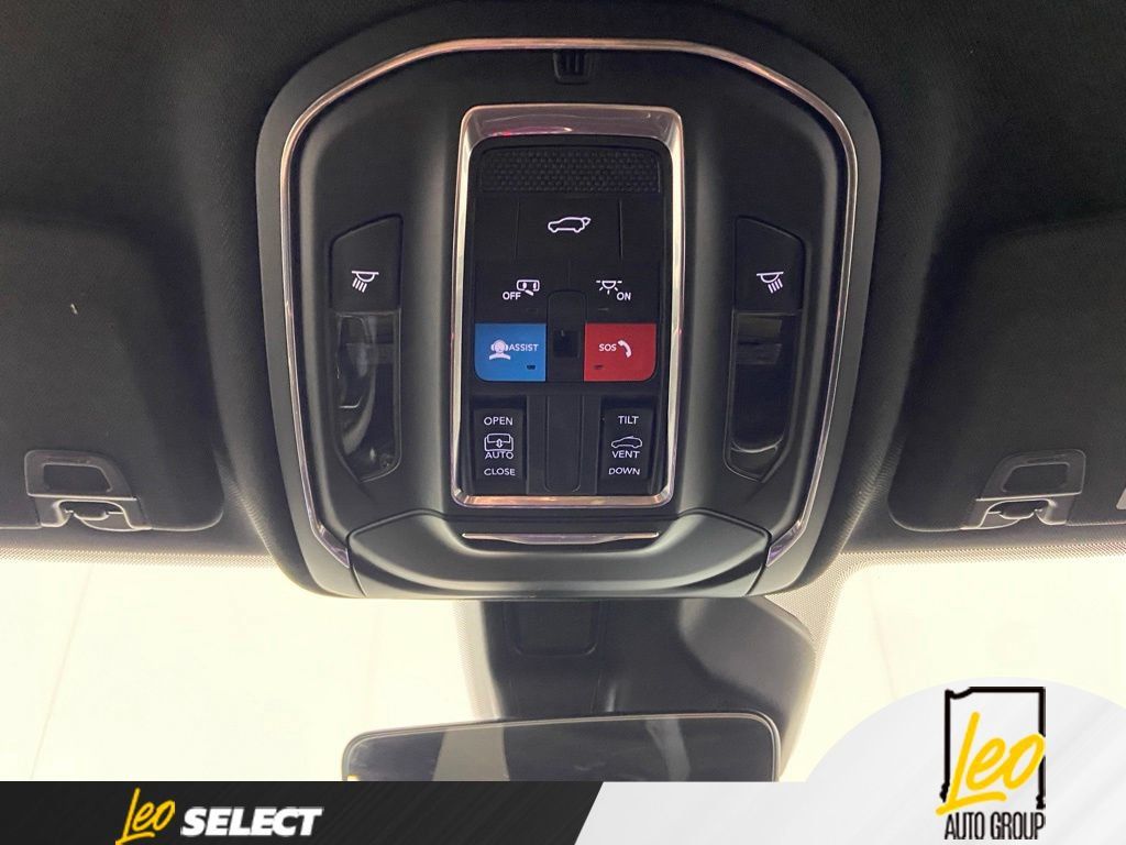 Used 2025 Jeep Grand Cherokee Altitude AWD/4WD image 16