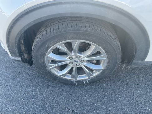 Used 2021 Ford Explorer Limited w/ Equipment Group 301A image 9