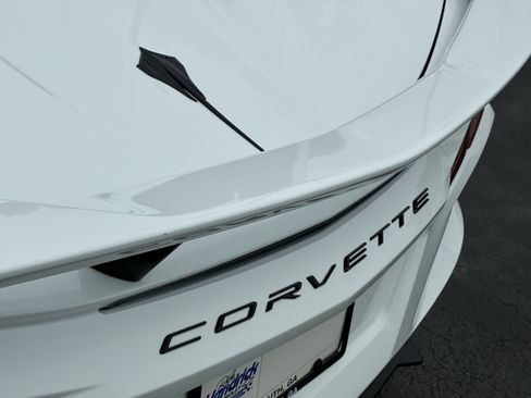 Used 2025 Chevrolet Corvette Stingray Premium Conv w/ Z51 Performance Package RWD image 13