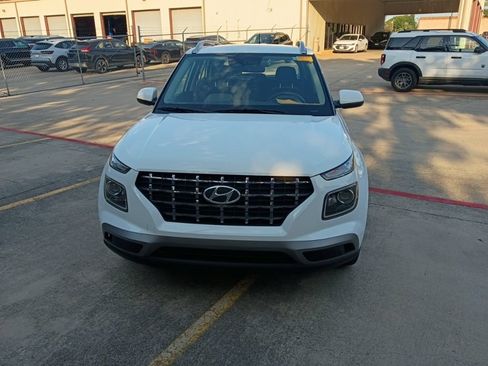 Used 2025 Hyundai Venue SEL FWD image 5