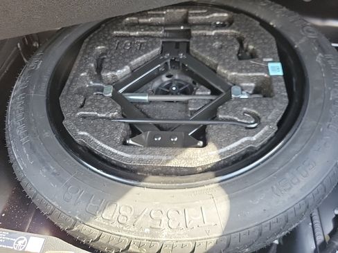 Used 2023 Genesis G70 2.0T image 18