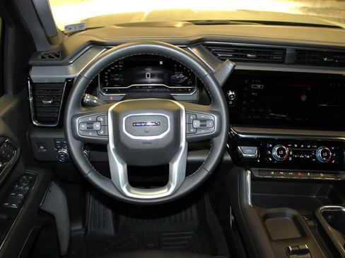 Used 2025 GMC Sierra 2500 Denali image 12