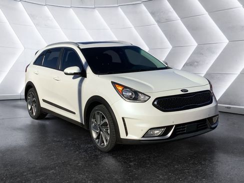 Used 2018 Kia Niro Touring image 1