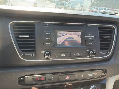 Used 2017 Kia Sedona LX FWD image 34
