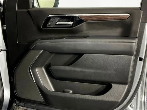 Used 2025 Chevrolet Tahoe LT RWD image 28