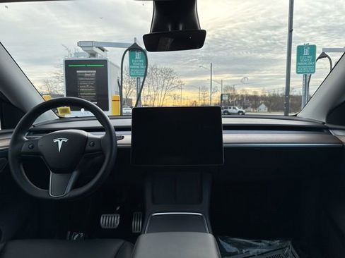 Used 2023 Tesla Model Y Long Range AWD/4WD image 20