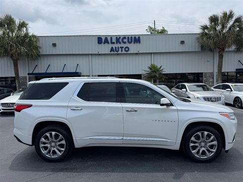 Used 2021 Chevrolet Traverse Premier FWD image 1