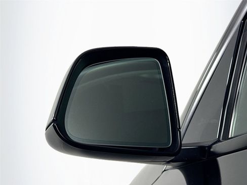 Used 2021 Tesla Model Y Long Range image 5