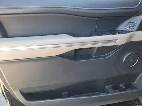 Used 2024 Ford Expedition Limited image 17