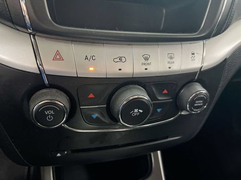 Used 2018 Dodge Journey SE w/ Connectivity Group FWD image 15