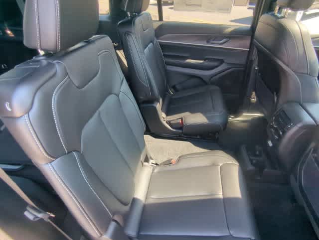 Certified 2025 Jeep Grand Cherokee L Limited w/ Black Appearance Package AWD/4WD image 23