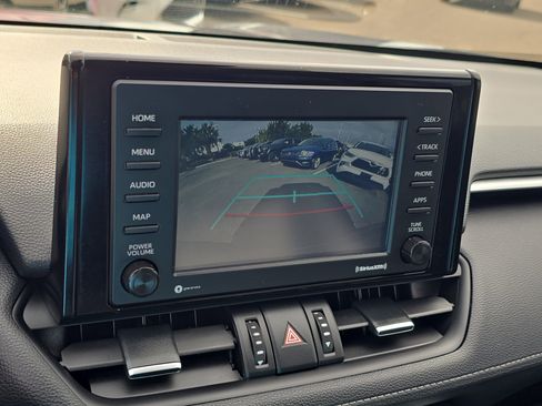 Used 2021 Toyota RAV4 XLE Premium image 26