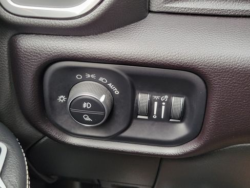 Used 2023 RAM 2500 Laramie AWD/4WD image 10