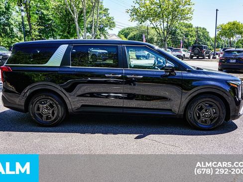 Used 2025 Kia Carnival FWD image 8