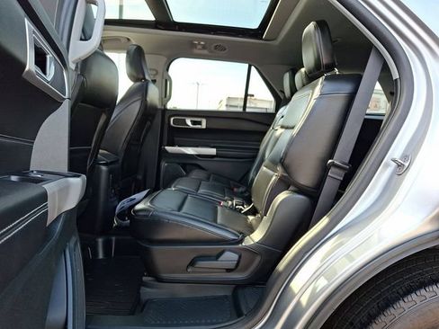 Used 2023 Ford Explorer XLT w/ Equipment Group 202A AWD/4WD image 13