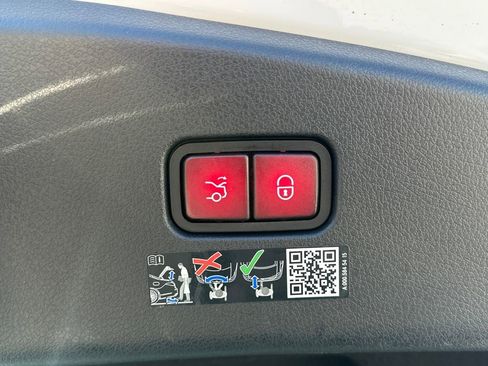 Certified 2025 Mercedes-Benz CLE 300 4MATIC Coupe image 30