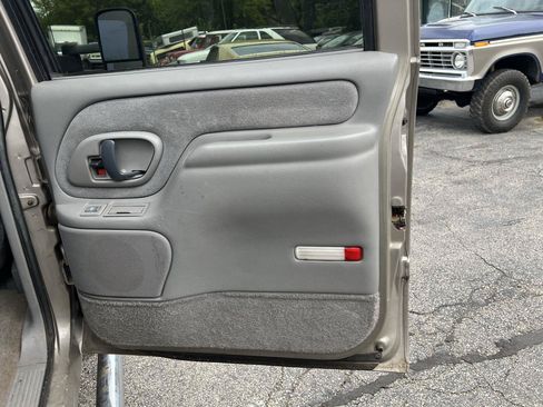 Used 2000 Chevrolet Silverado 3500 4x4 Crew Cab image 16
