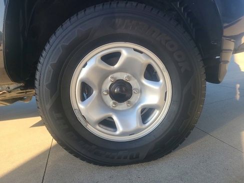 Used 2020 Toyota Tacoma SR image 9