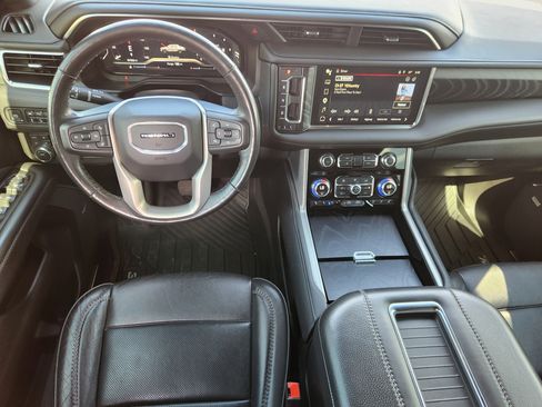 Used 2022 GMC Yukon Denali w/ Advanced Technology Package AWD/4WD image 12