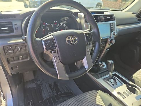 Used 2020 Toyota 4Runner SR5 AWD/4WD image 15