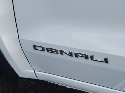 Used 2026 GMC Canyon Denali image 13