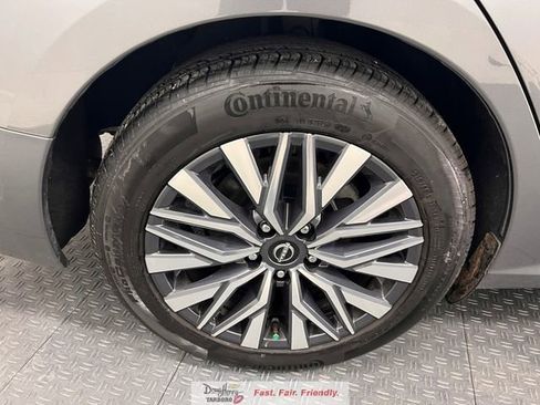 Used 2025 Nissan Altima 2.5 SV FWD image 15