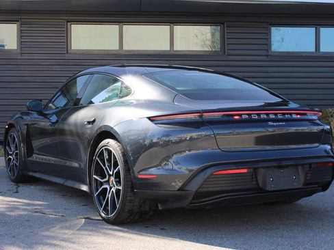 Used 2023 Porsche Taycan image 3