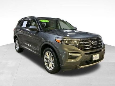 Used 2020 Ford Explorer XLT w/ Equipment Group 202A image 3