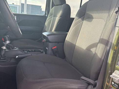 Used 2022 Jeep Gladiator Sport image 11