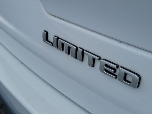 Used 2024 Jeep Grand Cherokee Limited w/ Trailer Tow Package image 9