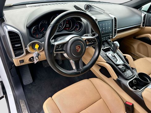 Used 2017 Porsche Cayenne Platinum Edition image 9