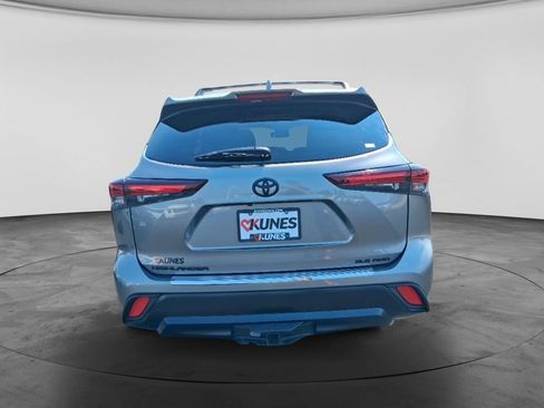 Used 2025 Toyota Highlander XLE AWD/4WD image 7