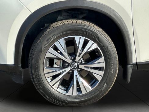 Used 2023 Nissan Rogue SV image 31