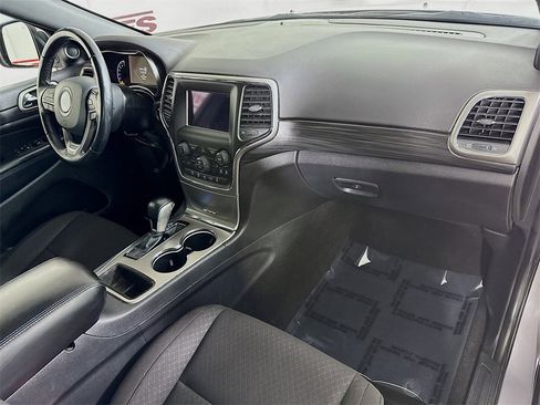 Used 2021 Jeep Grand Cherokee Laredo image 30